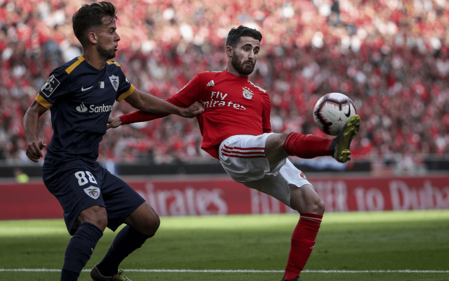 爱游戏唯一官方网站-包含集结日国际米兰战术微调：葡超节点到来，震撼外界，年轻球员得到机会的词条